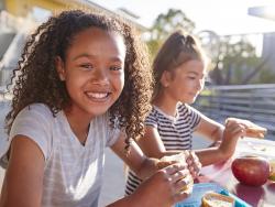 girls eating lunch outside