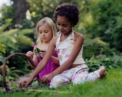 girls doing scavenger hunt