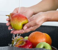 washing pears