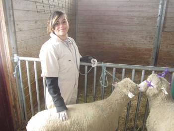 Girl exploring Vet Science