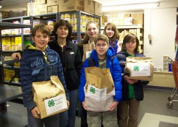 Mass. Maniacs 4-H Club at the Wakefield Food Pantry